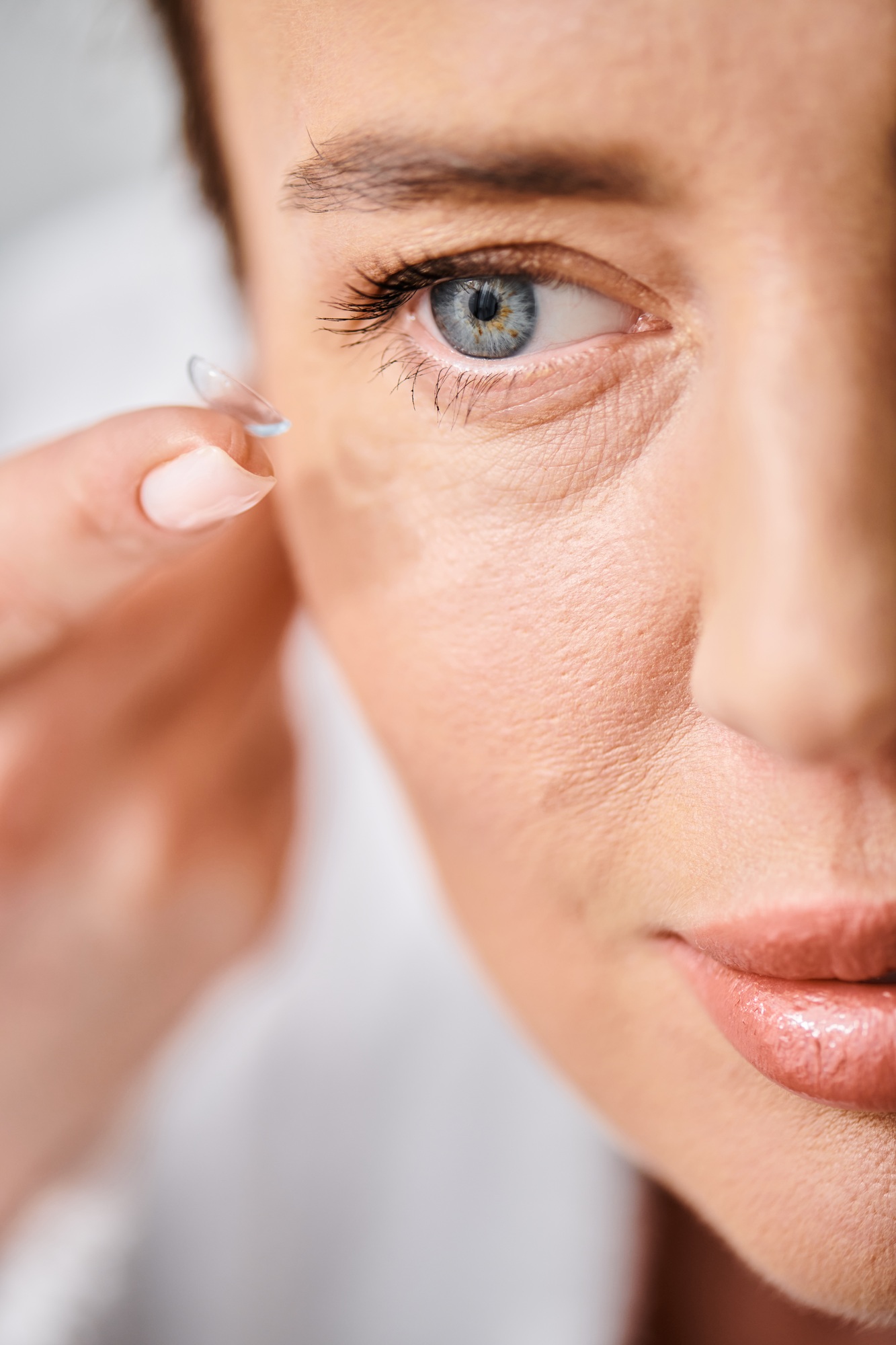 woman about to put on her clear contact lens
